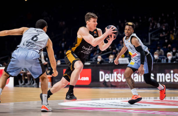 队伍奋勇作 队伍奋勇作