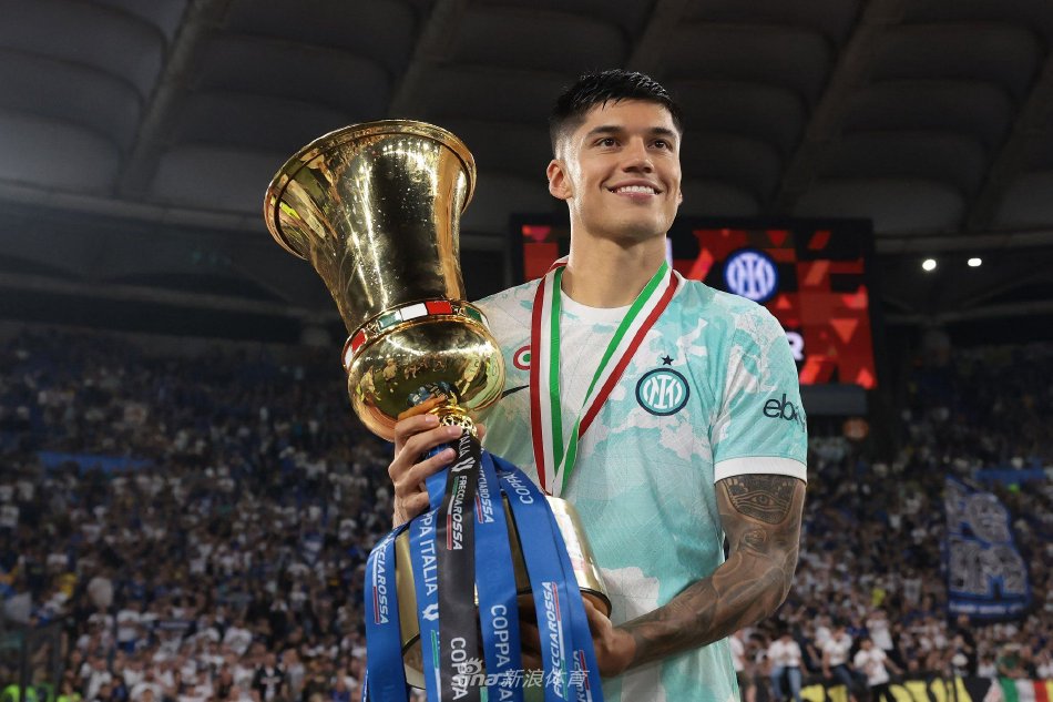 足球不仅是 足球不仅是